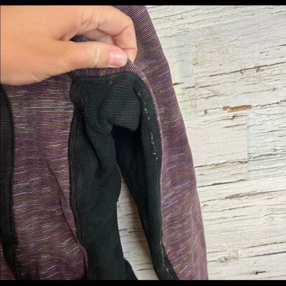 lululemon athletica Scuba Purple and Black Jacket size 8.
Shows signs of wear. - Picture 10 of 13